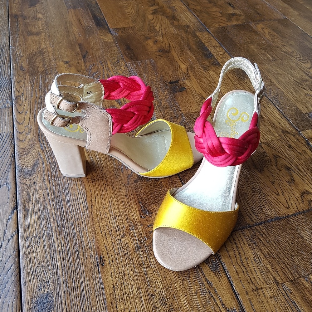 Size 6 M women's Seychelles Snapdragon ankle strap